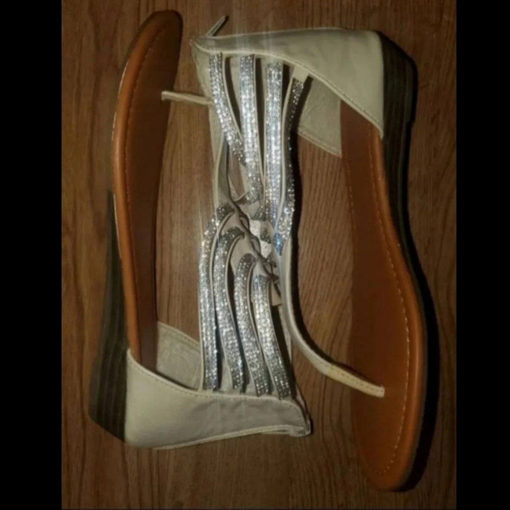 ♥︎New Rhinestone Sandals♥︎ - Picture 3 of 10